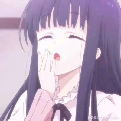 与女友吵架后翻出11楼窗外回不去了